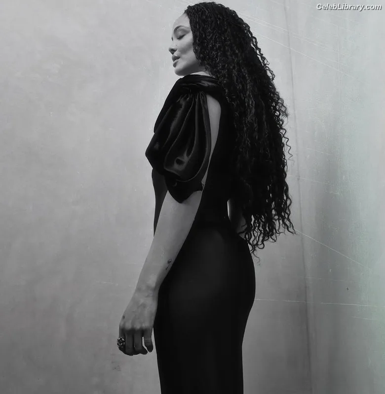 Tessa Thompson photo 12 of 199