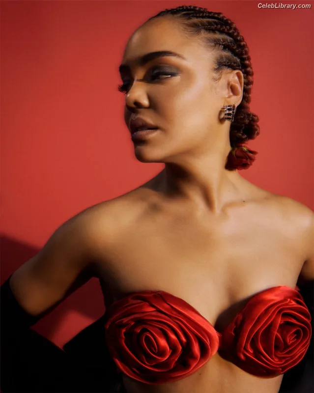 Tessa Thompson photo 23 of 199