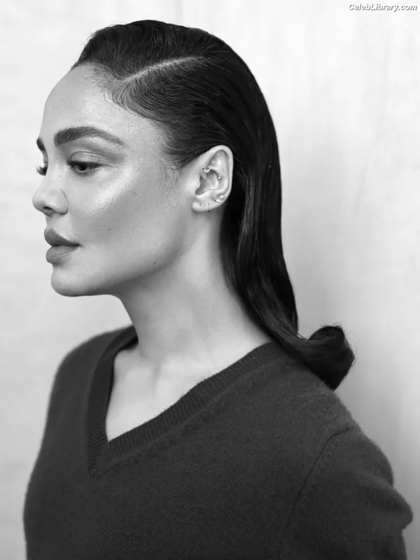 Tessa Thompson photo 2 of 199