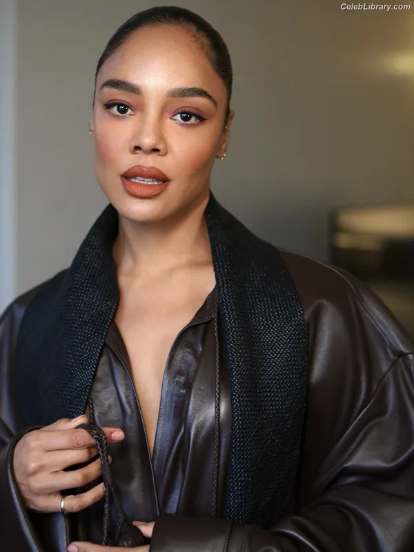 Tessa Thompson photo 7 of 199