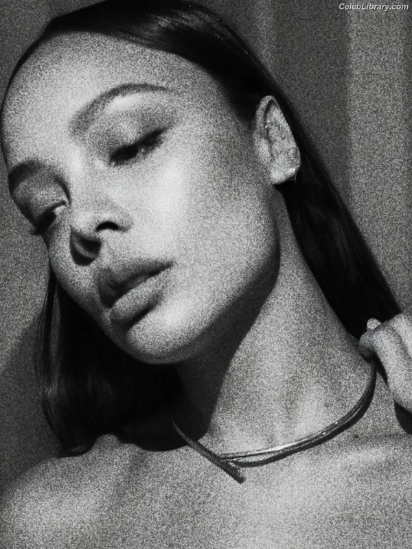 Tessa Thompson photo 21 of 199