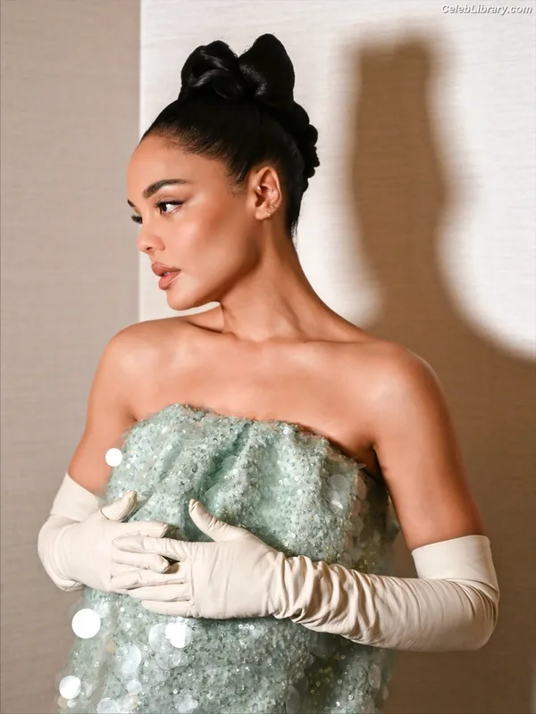 Tessa Thompson photo 1 of 199
