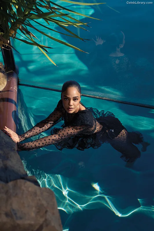 Tessa Thompson photo 11 of 199