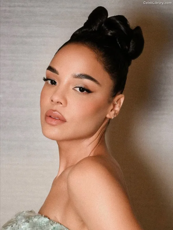 Tessa Thompson photo 13 of 199