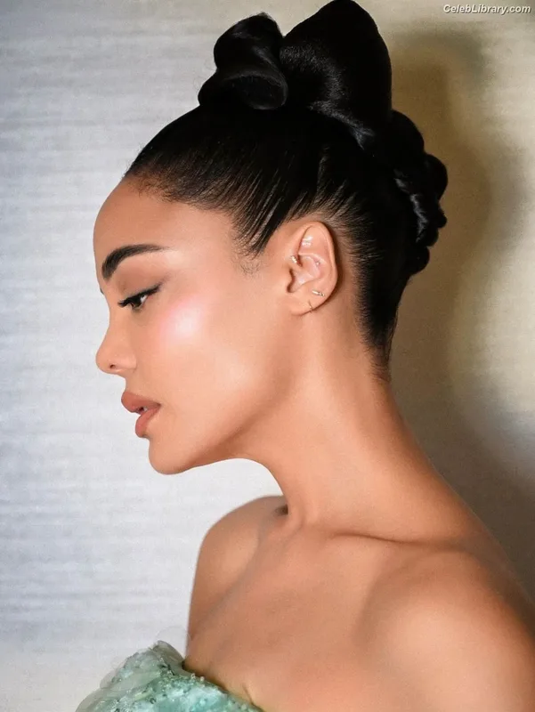 Tessa Thompson photo 16 of 199