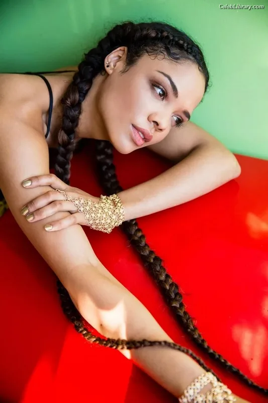 Tessa Thompson photo 2 of 199