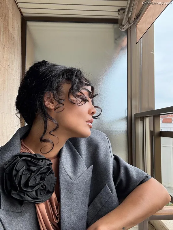 Tessa Thompson photo 19 of 199