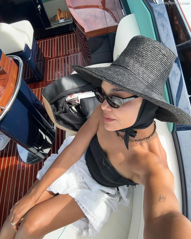 Tessa Thompson photo 1 of 199
