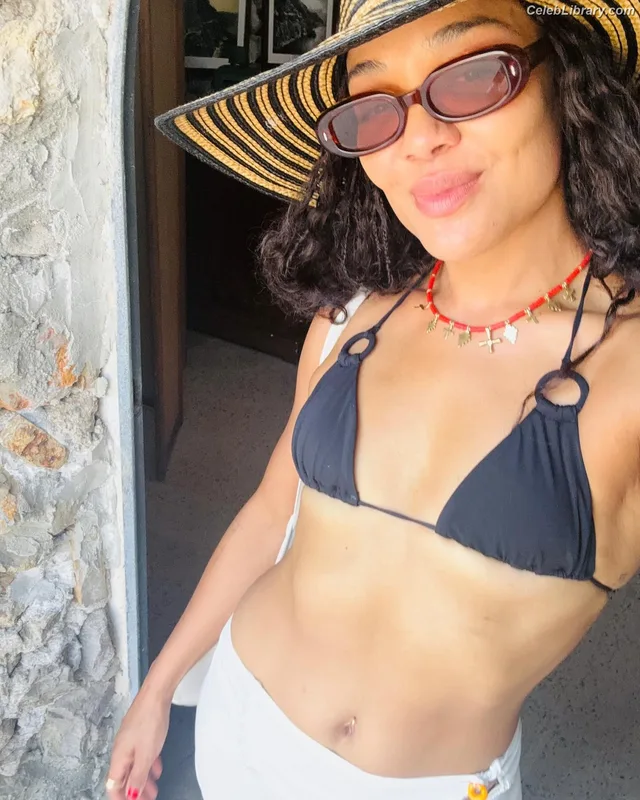 Tessa Thompson photo 2 of 199