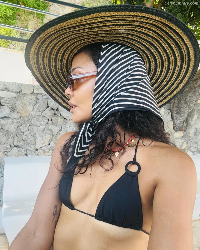 Tessa Thompson photo 4 of 199