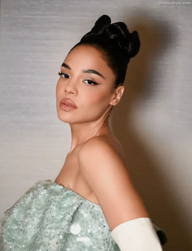 Tessa Thompson photo 23 of 199