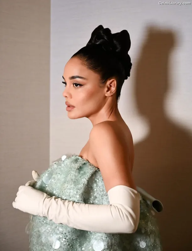 Tessa Thompson photo 24 of 199