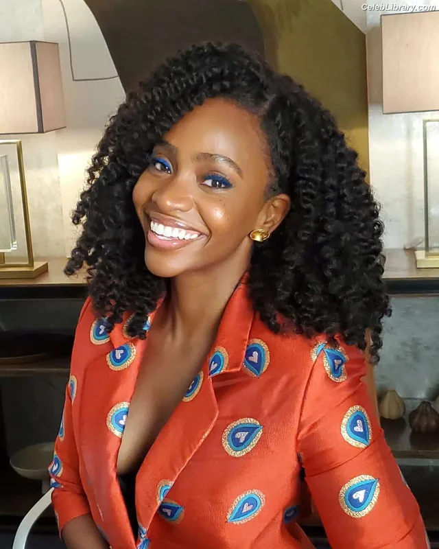 Teyonah Parris photo 1 of 31