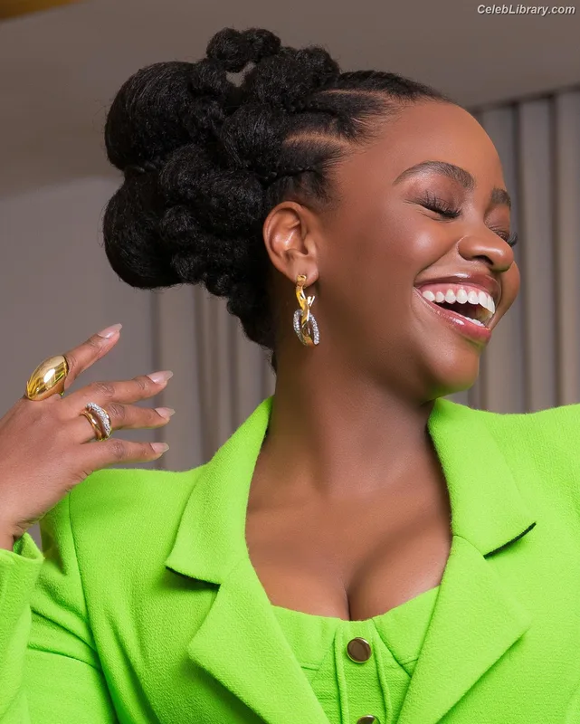 Teyonah Parris photo 15 of 31