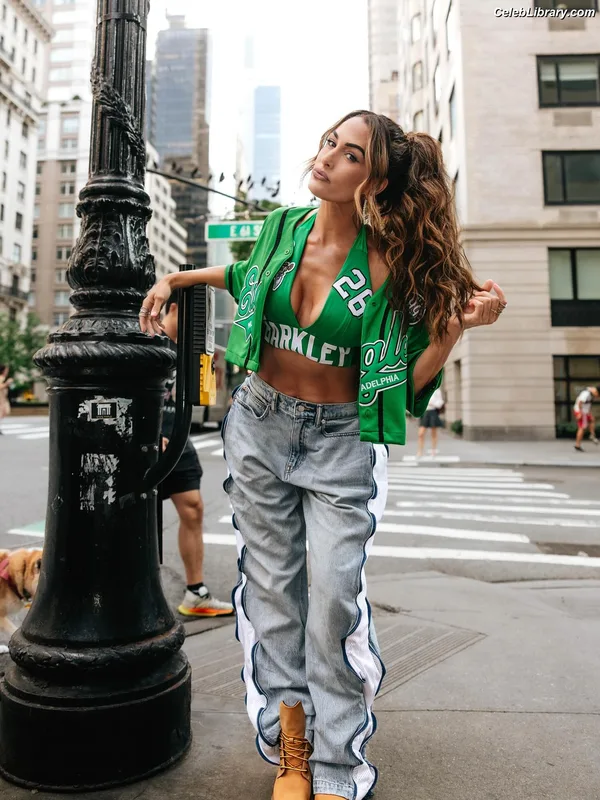 The Bella Twins photo 19 of 1421