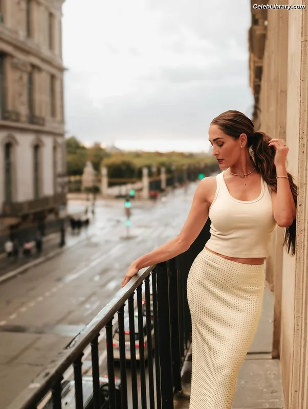The Bella Twins photo 3 of 1421