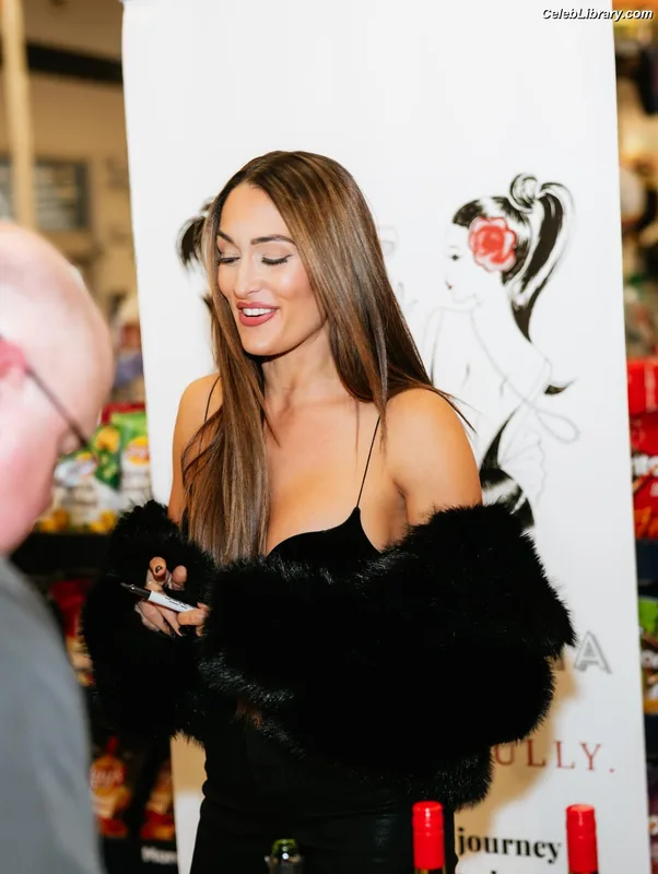 The Bella Twins photo 11 of 1421