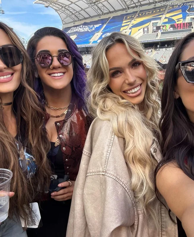 The Bella Twins photo 17 of 1421