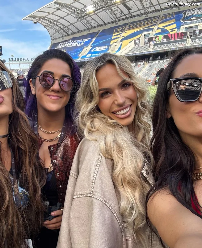 The Bella Twins photo 14 of 1421