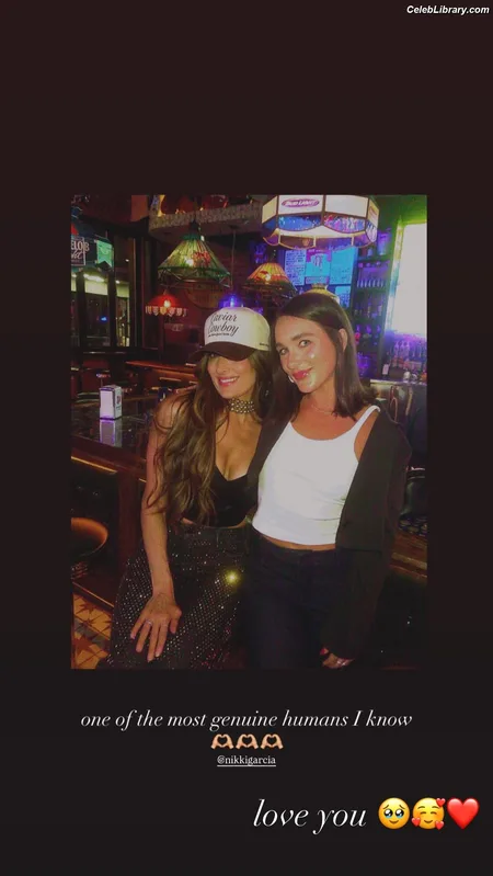 The Bella Twins photo 2 of 1421