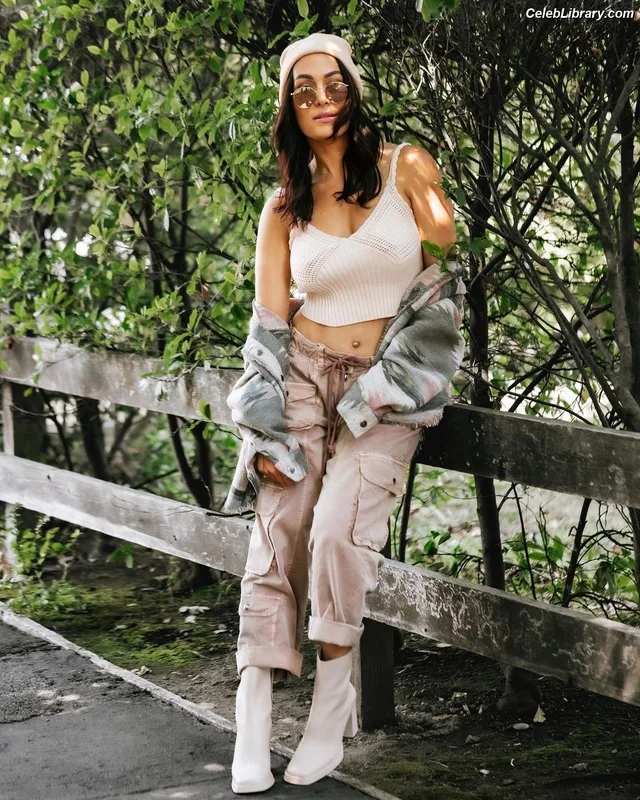 The Bella Twins photo 3 of 1421