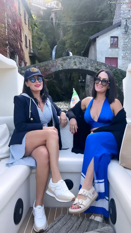 The Bella Twins photo 22 of 1421