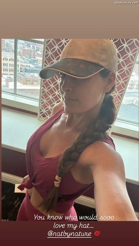 The Bella Twins photo 4 of 1421