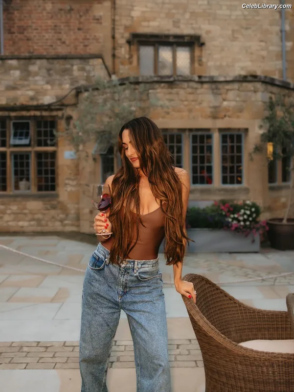 The Bella Twins photo 7 of 1421