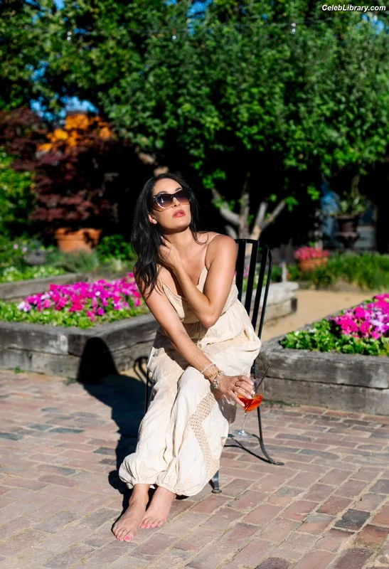 The Bella Twins photo 12 of 1421