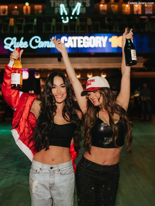 The Bella Twins photo 6 of 1421