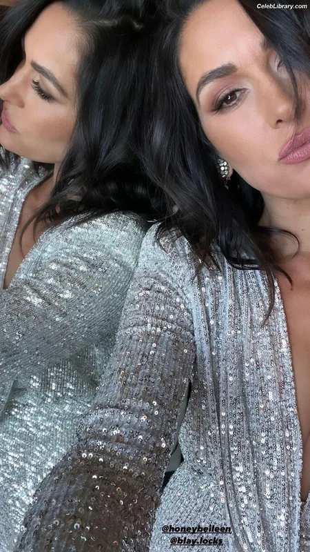 The Bella Twins photo 15 of 1421