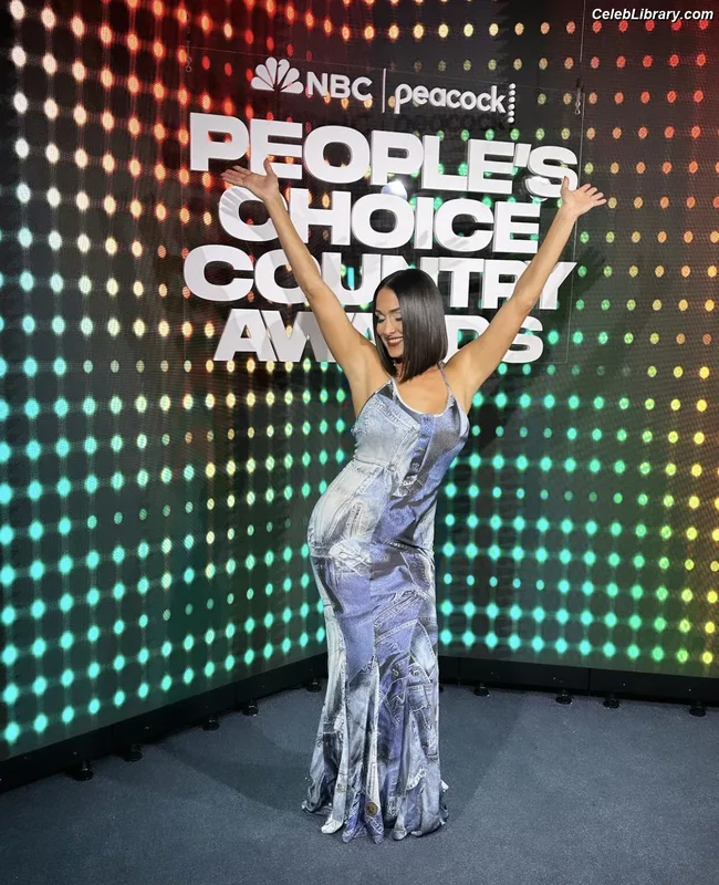 The Bella Twins photo 11 of 1421