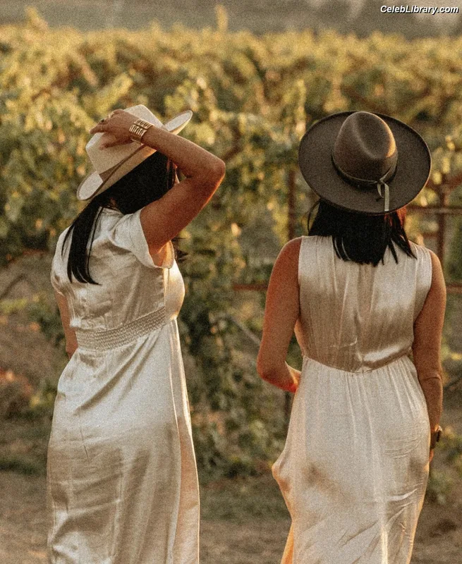 The Bella Twins photo 14 of 1421