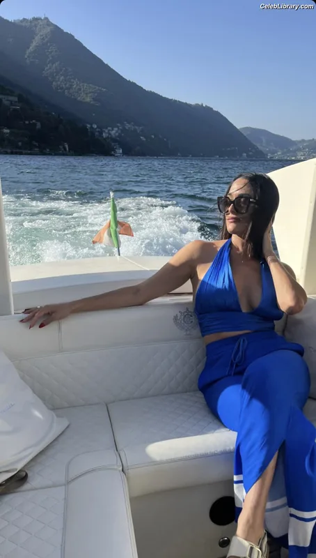 The Bella Twins photo 3 of 1421