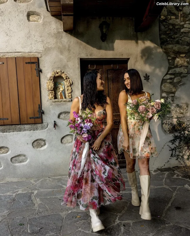 The Bella Twins photo 13 of 1421