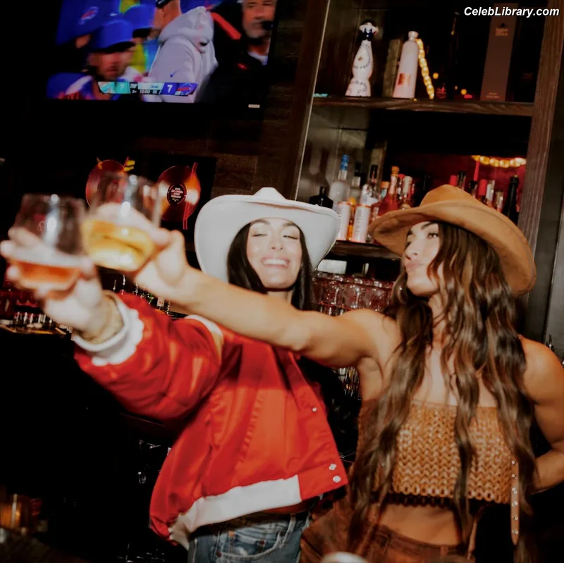 The Bella Twins photo 4 of 1421