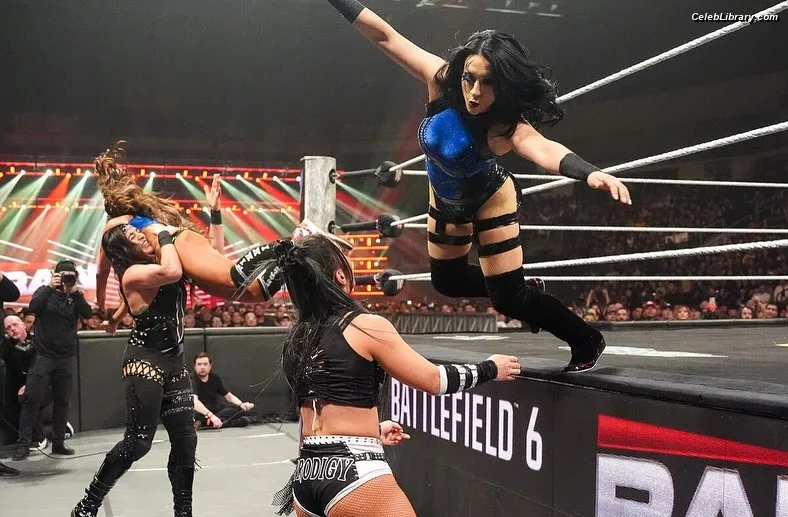 The Bella Twins photo 4 of 1421