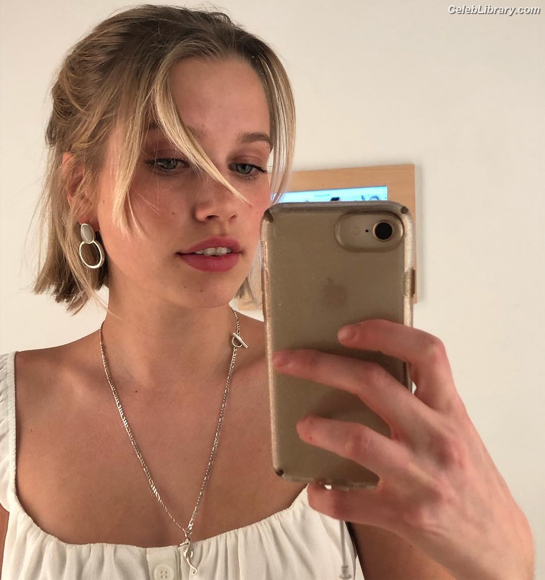 Thea Sofie Loch Naess photo 15 of 20