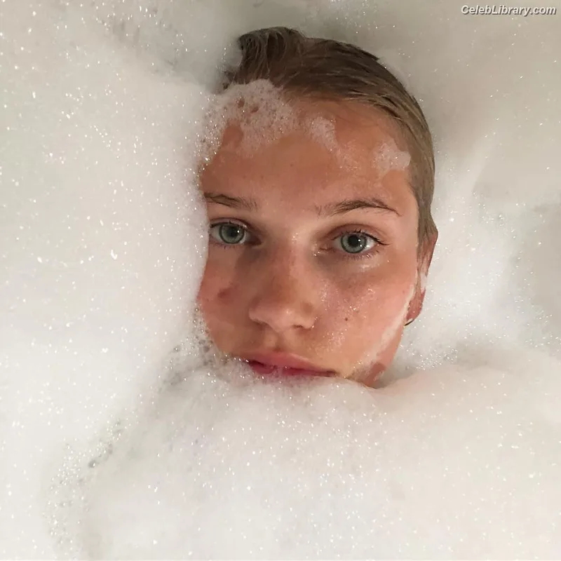 Thea Sofie Loch Naess photo 3 of 20