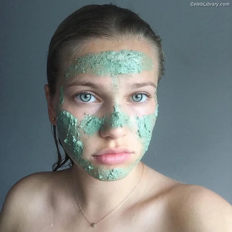 Thea Sofie Loch Naess photo 4 of 20