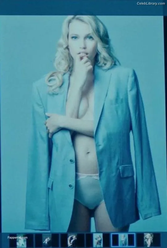 Thea Sofie Loch Naess photo 7 of 20