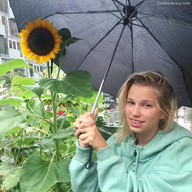 Thea Sofie Loch Naess photo 14 of 20