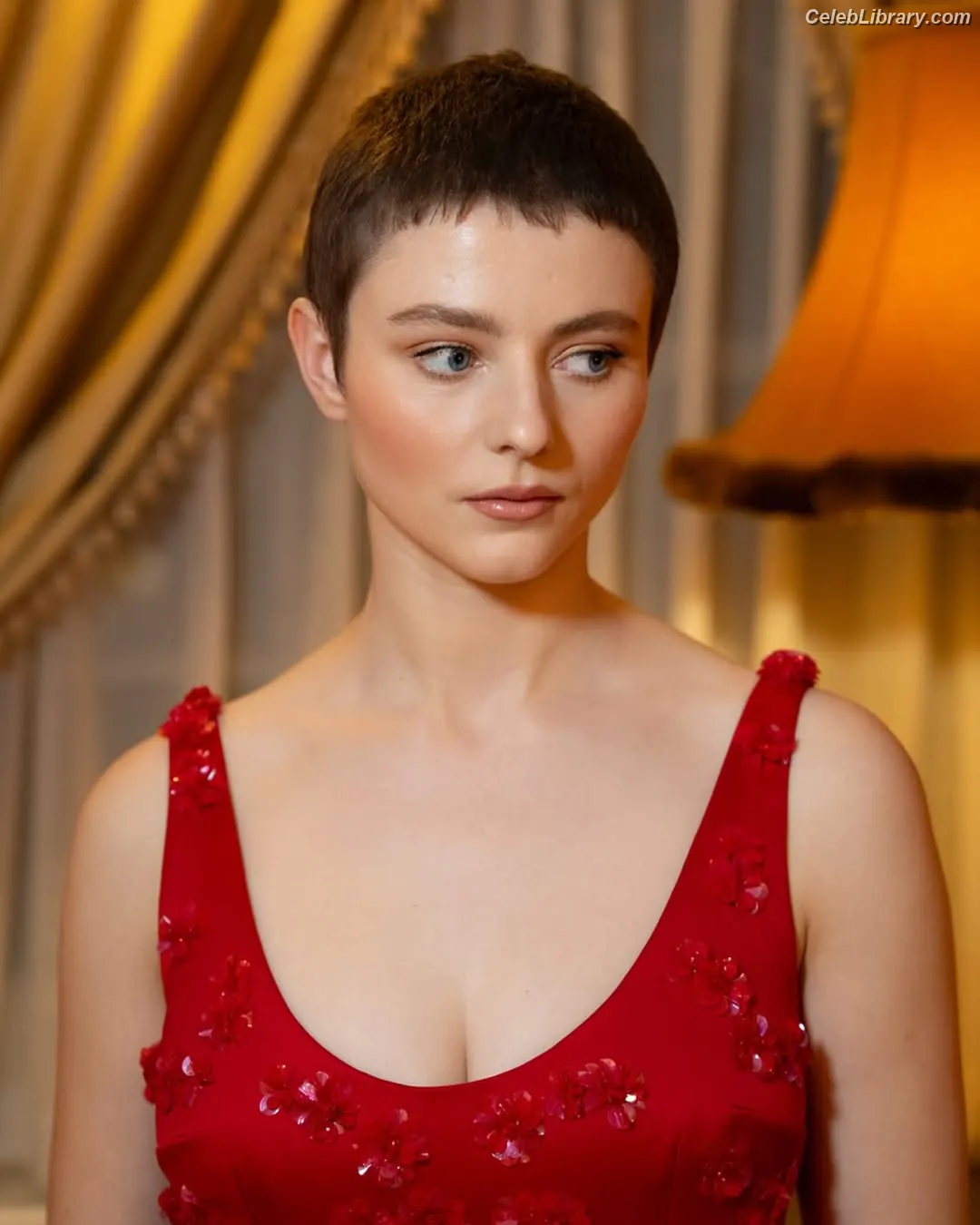 Thomasin Mckenzie photo 23 of 291