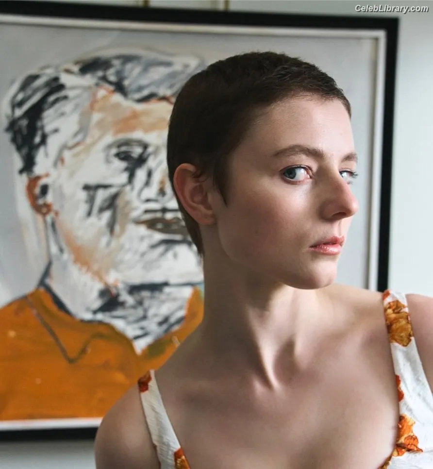 Thomasin Mckenzie photo 4 of 291