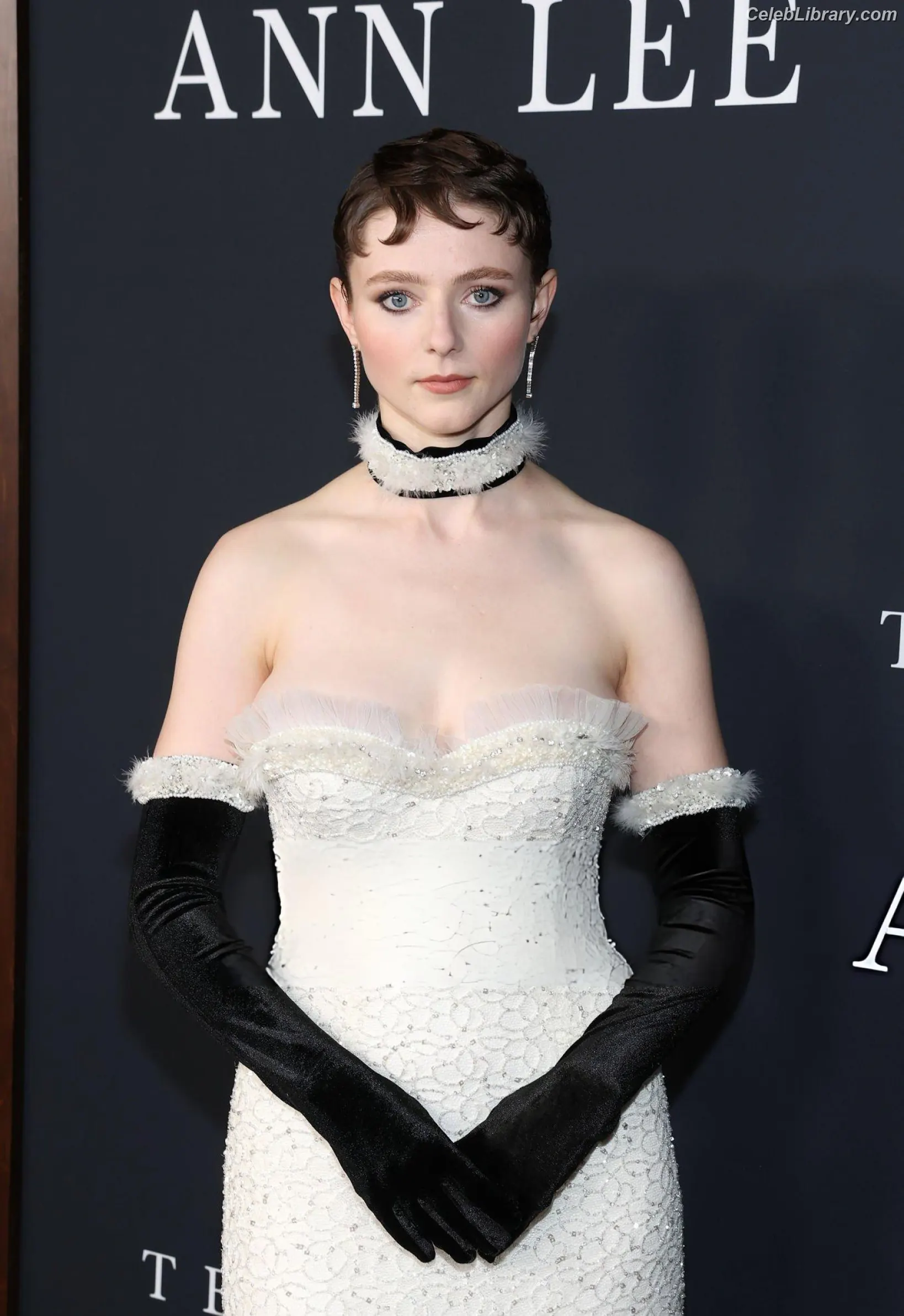 Thomasin Mckenzie photo 4 of 291