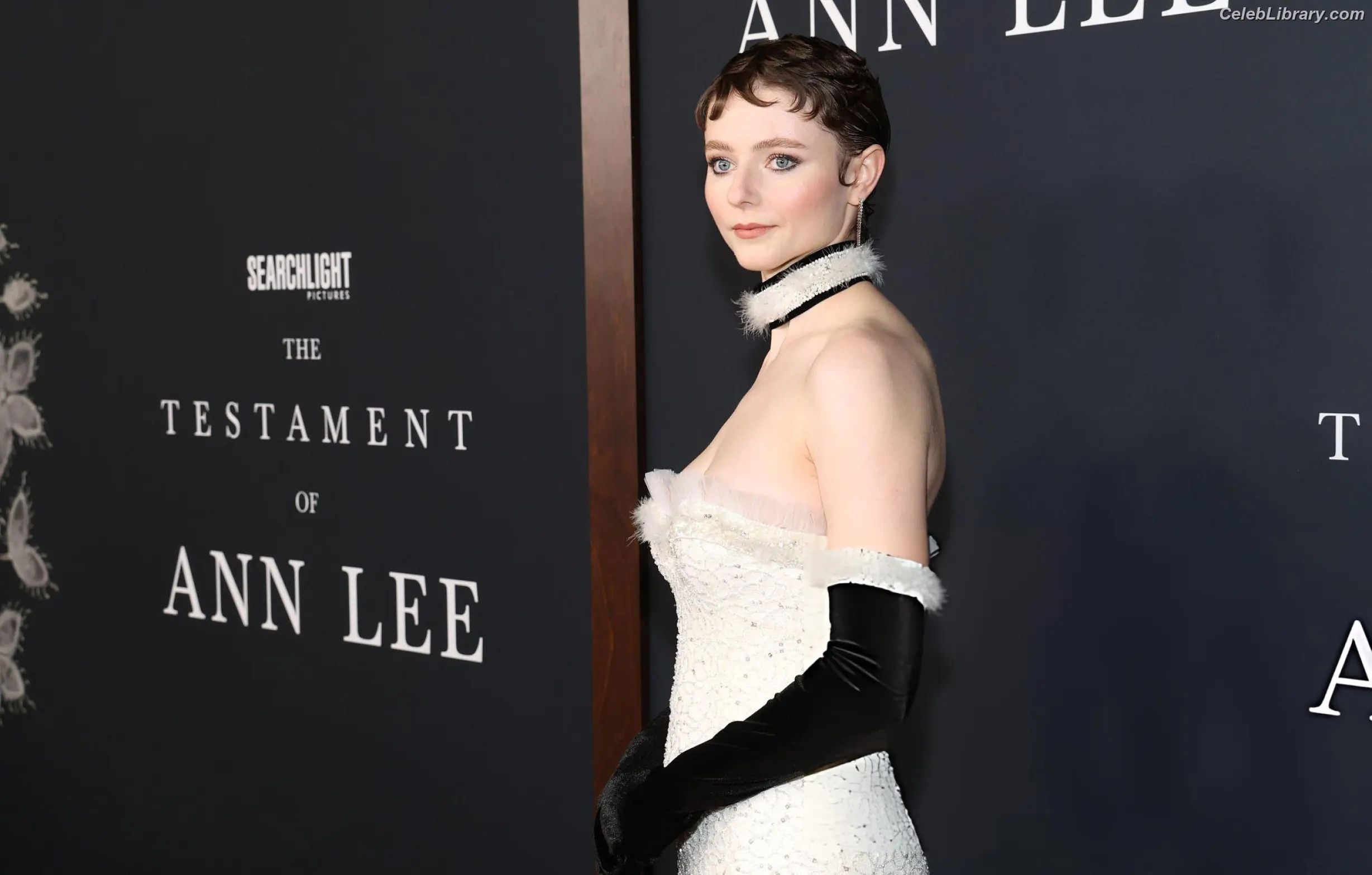 Thomasin Mckenzie photo 6 of 291