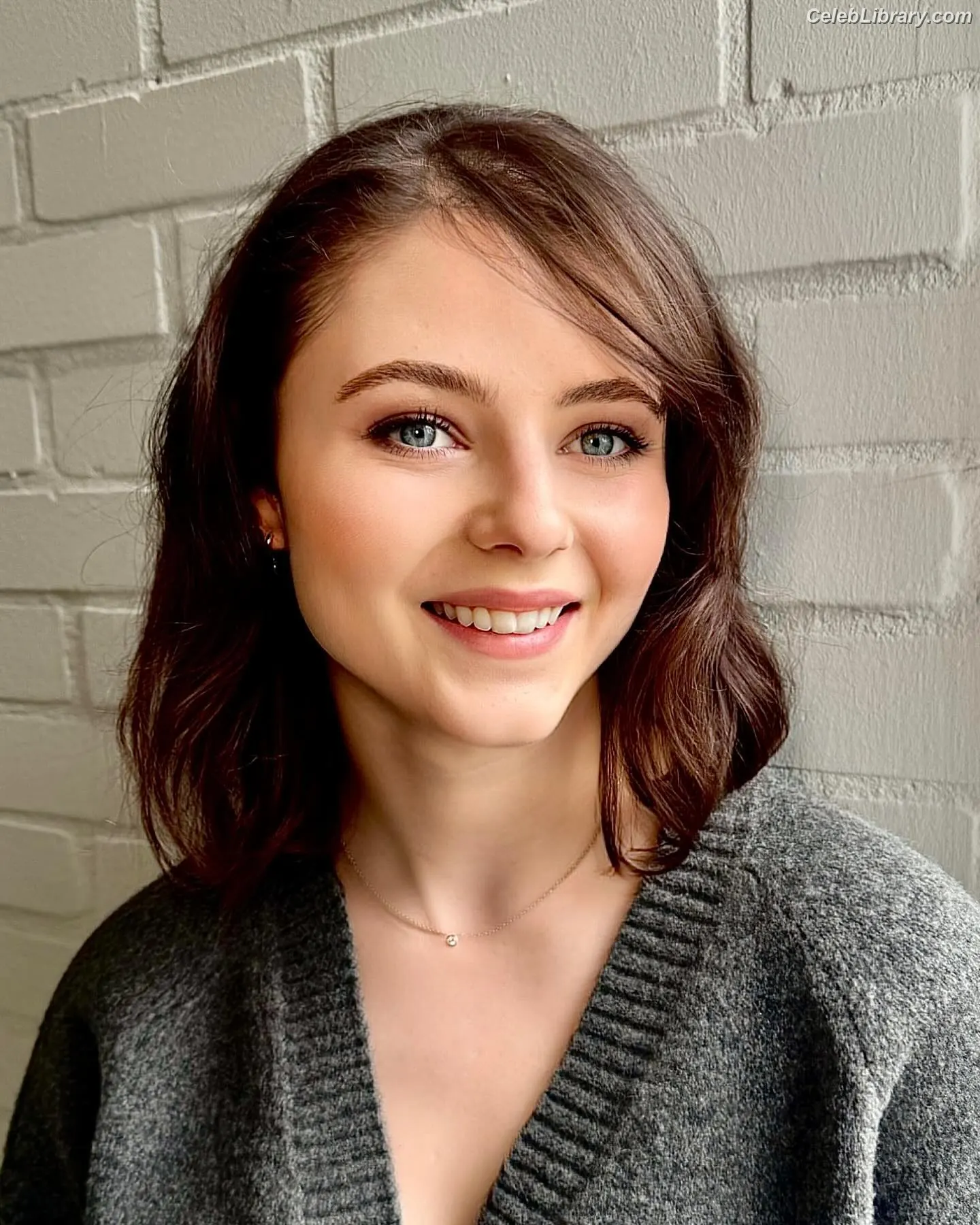 Thomasin Mckenzie photo 11 of 291