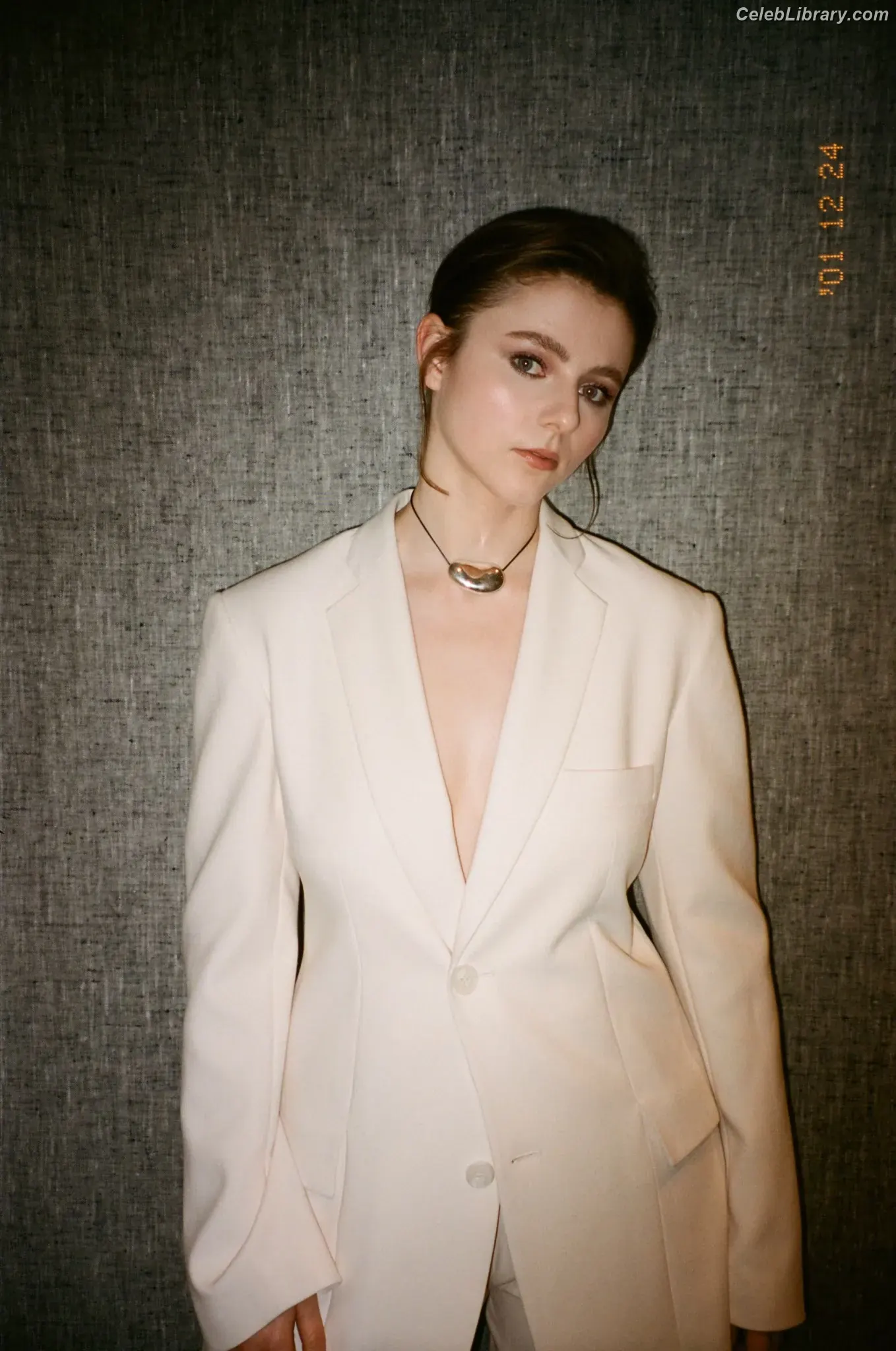 Thomasin Mckenzie photo 23 of 291
