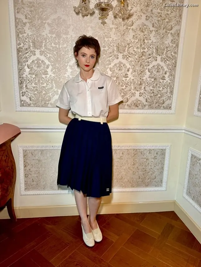 Thomasin Mckenzie photo 12 of 291