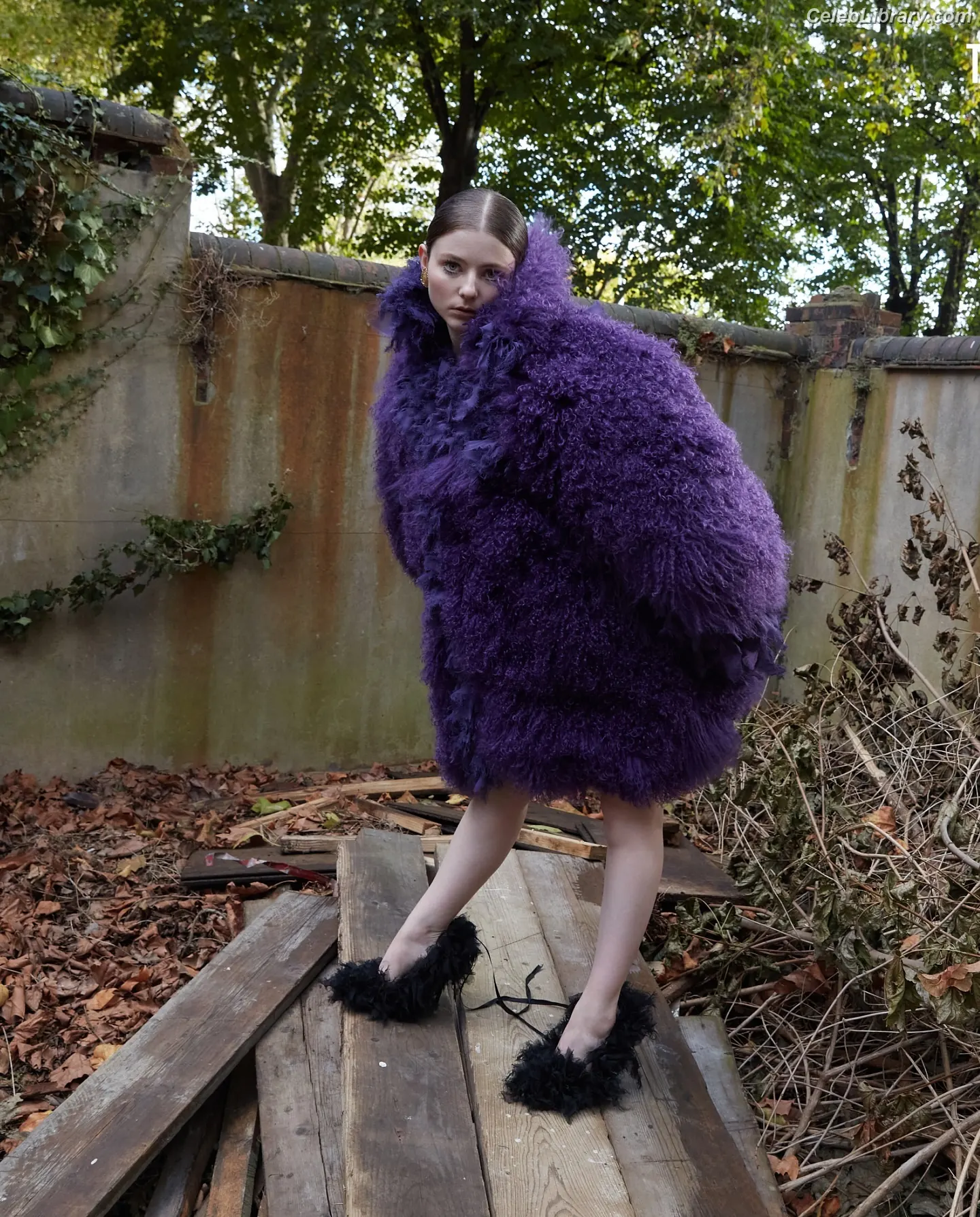 Thomasin Mckenzie photo 21 of 291